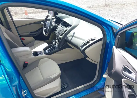 2014 Ford Focus Se z USA, uszkodzony, nr VIN 1FADP3F29EL454265